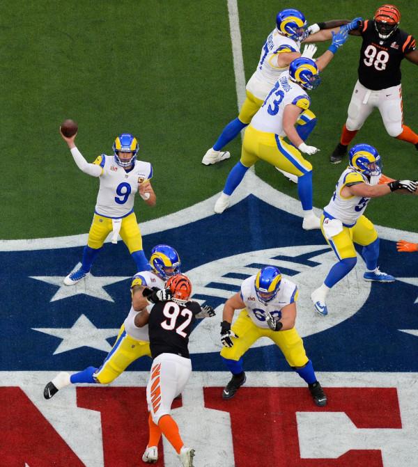 橄欖球——超級碗：洛杉磯公羊隊奪冠