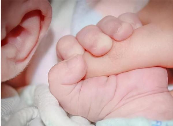 寶寶有8種反射,出生6個月內逐漸消失,若缺乏可能是“腦損傷” 寶寶有8種反射,出生6個月內逐漸消失,若缺乏可能是“腦損傷”