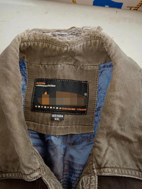 活久見,現在還能見到衣服領子破了,反過來縫補再穿的人 活久見,現在還能見到衣服領子破了,反過來縫補再穿的人