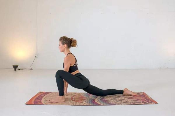 10個陰瑜伽動作，拉伸腿後側，增加膕繩肌柔韌性