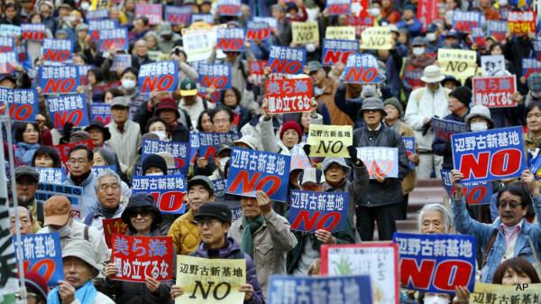 是“海上囚犯”還是“自由民主”?“沖繩要獨立!美國滾出去!” 是“海上囚犯”還是“自由民主”?“沖繩要獨立!美國滾出去!”