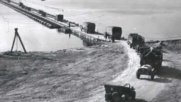 中美朝鮮大戰,麥克阿瑟要炸燬鴨綠江大橋,美國總統連忙反對 中美朝鮮大戰,麥克阿瑟要炸燬鴨綠江大橋,美國總統連忙反對