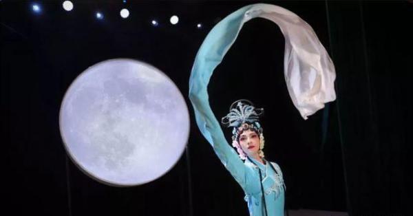 中國“最懂女人”的男作家，一本《青衣》講透女人走下坡路的根源