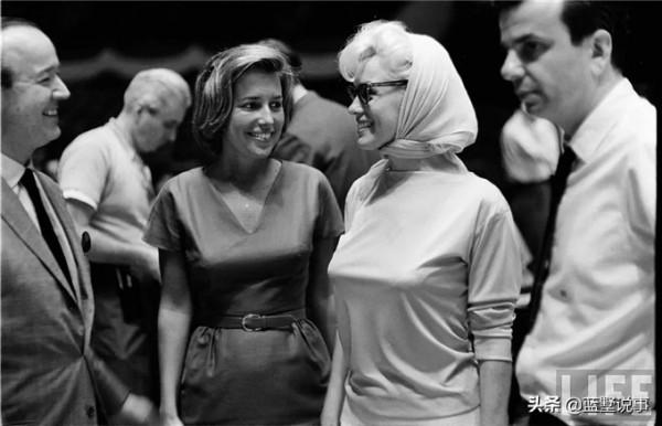 瑪麗蓮·夢露罕見的生活照,忙碌在肯尼迪生日會彩排現場 瑪麗蓮·夢露罕見的生活照,忙碌在肯尼迪生日會彩排現場