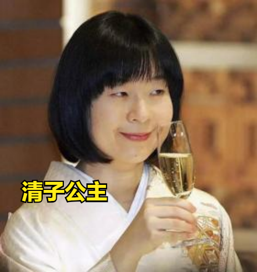 假笑機器佳子公主：被迫拋棄愛好迎合國民，整日活在母親的管控中