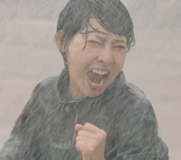 又一部軍旅劇開播，劇情還可以，但有點瑪麗蘇，演員妝容太過精緻