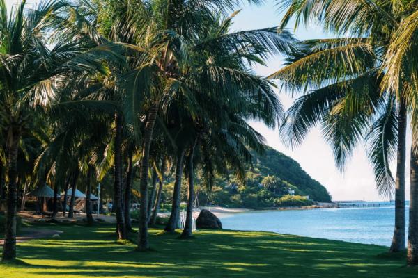 依山傍海獨享一灣,這家扇子酒店讓我錯覺是又回到了東南亞 依山傍海獨享一灣,這家扇子酒店讓我錯覺是又回到了東南亞