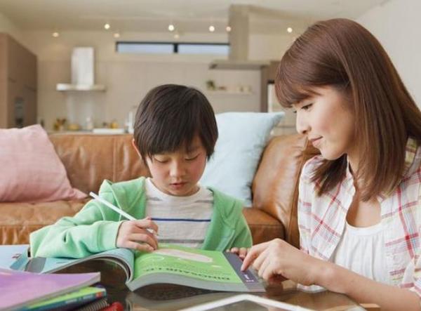 &OpenCurlyDoubleQuote;你家孩子跟不上&rdquo;，一年級沒學過拼音，老師一週內勸退三次