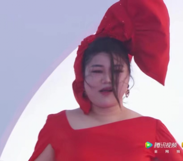 這屆紅毯熱鬧了!新仇舊愛齊聚,何穗槓上baby,鄧倫難忘金晨? 這屆紅毯熱鬧了!新仇舊愛齊聚,何穗槓上baby,鄧倫難忘金晨?