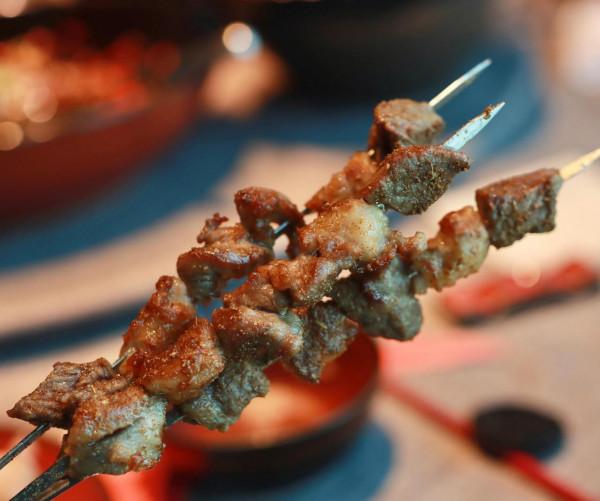 正經飯店 羊肉串意外得好吃 正經飯店 羊肉串意外得好吃
