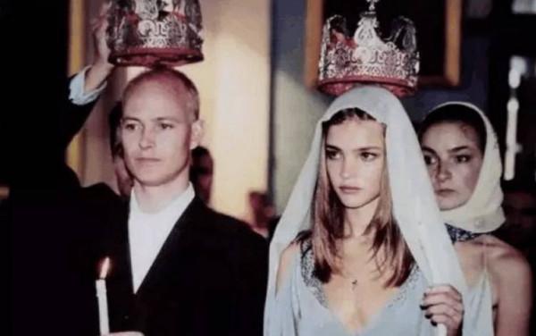 小鎮走出的國際超模，攜3娃改嫁首富之子，水果妹如何一路開掛？