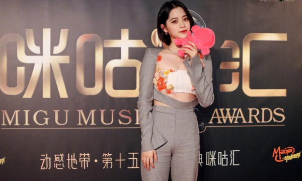 周杰倫少女心過頭，李宇春土得不客氣，音樂盛典，辣我的眼