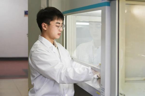 打破固有認知！廈大團隊耗時四年揭示原綠球藻的進化奧秘