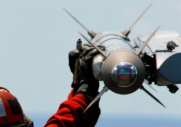 導彈的“眼睛”如何緊盯目標？揭秘紅外成像導引頭工作原理