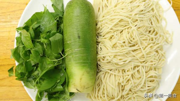 河南人有多愛吃麵條？黏糊糊的蘿蔔絲湯麵條，天冷懟一碗渾身暖和