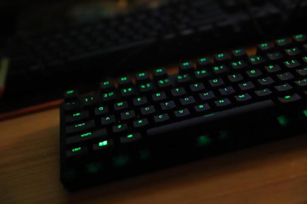 換上新鍵盤打遊戲的心情更爽了，RAZER獵魂光蛛V2