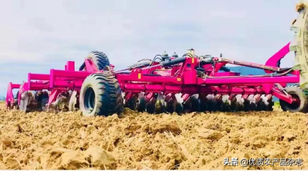 碧桂園又有大動作!自主研發無人拖拉機收穫機亮相演示,無人化農場概念落地成真 碧桂園又有大動作!自主研發無人拖拉機收穫機亮相演示,無人化農場概念落地成真