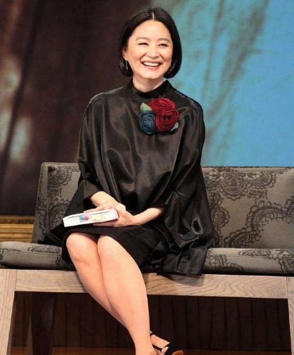 農村教師突然得知：親生妹妹竟是林青霞，相認後堅持不要一分錢