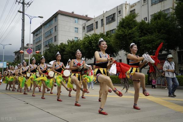 順著中老鐵路，一年四季都有好玩的地方