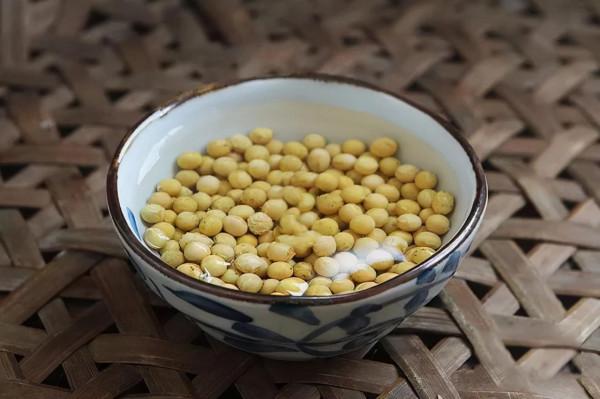 89歲的老奶奶,一到秋天就常吃它,做法簡單,不上火睡眠好 89歲的老奶奶,一到秋天就常吃它,做法簡單,不上火睡眠好