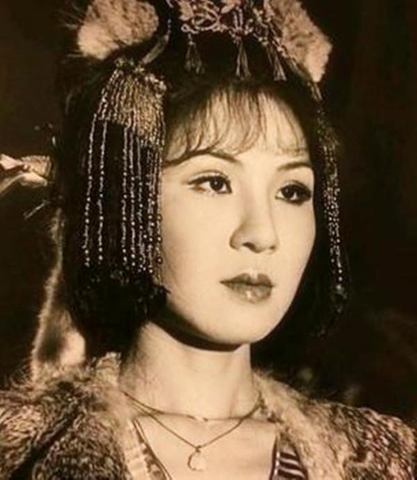 來！強行裝嫩的阿姨們，這6位女明星告訴你，超齡根本演不出少女