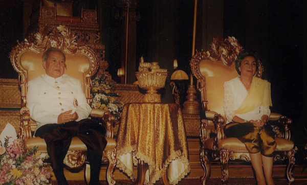 柬埔寨太后:年輕時和3情敵爭寵沒輸,兒子68歲不結婚她卻管不住 柬埔寨太后:年輕時和3情敵爭寵沒輸,兒子68歲不結婚她卻管不住