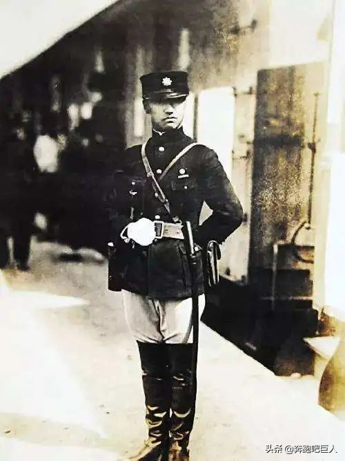 他是張學良的拜把兄弟，散盡家財辦大學，被抓到日本也不當漢奸