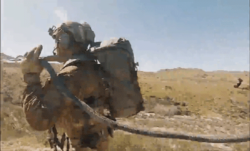 我軍戰術背心為何有個提把?外軍特戰經驗,關鍵時救命和撤離 我軍戰術背心為何有個提把?外軍特戰經驗,關鍵時救命和撤離