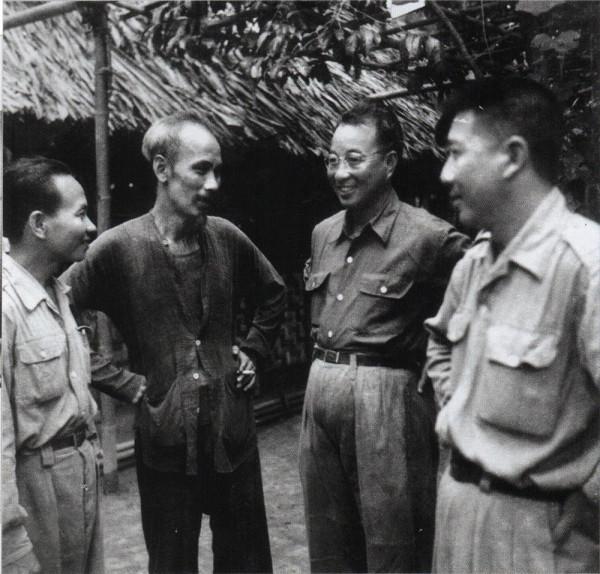 1950年，胡志明到中國搬救兵，主席問他要多少兵，胡：我只要陳賡