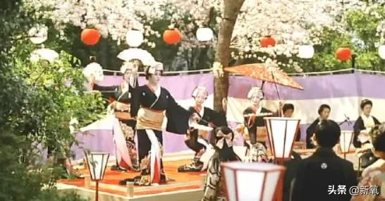 極具視覺衝擊力的日式爆裂美學，肆意而浪漫