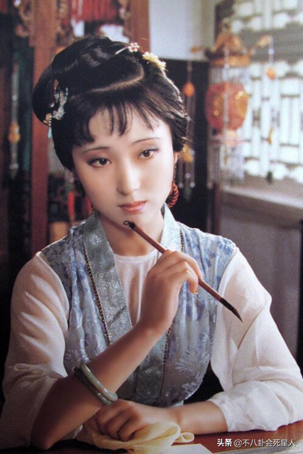 8位出家為尼的女星，未婚生字、被騙財產、愛上渣男，各有各的苦