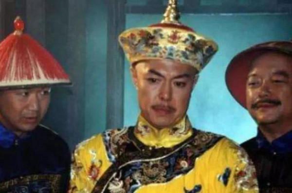 有一種“神顏”叫張鐵林女兒，混血味越來越濃，還意外撞臉埃琳娜