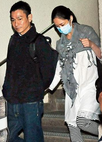 甘願被藏21年,46歲為劉德華生子,朱麗倩真的太狠了 甘願被藏21年,46歲為劉德華生子,朱麗倩真的太狠了