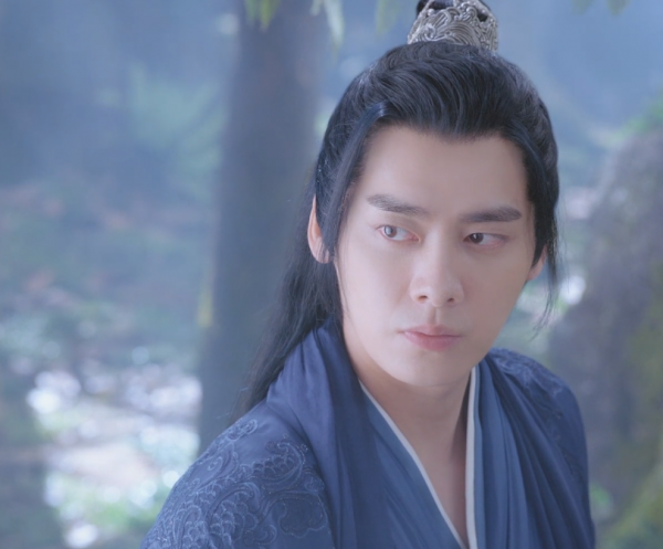 《鏡雙城》顏值造型都被吐槽，陳鈺琪穿鬆糕鞋，李易峰頭套粗糙