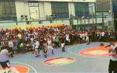 看完小托馬斯NBA選秀時的體測資料，校隊中鋒真能背打他嗎？