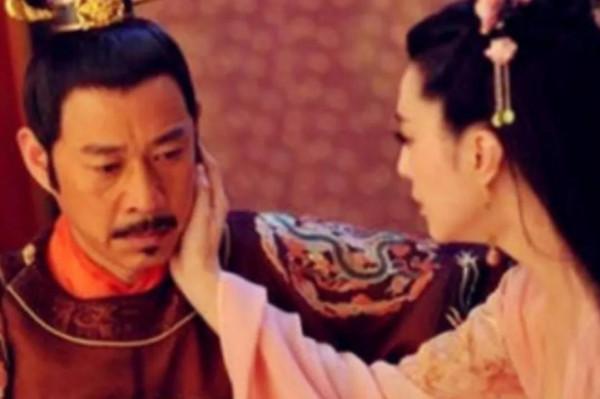 河南一藥農無意中撿到一鐵片，竟然揭開了武則天隱藏的秘密