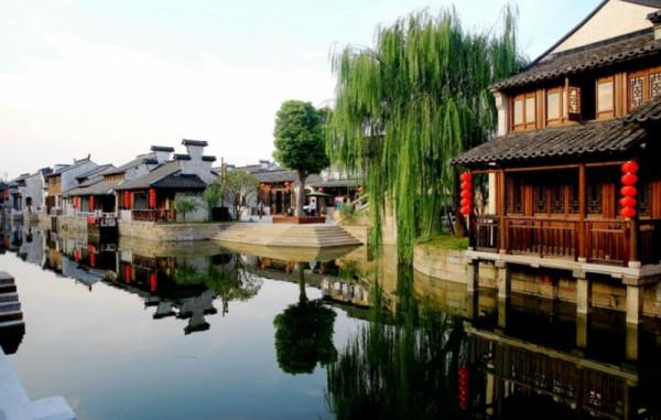 某個佛系古鎮,白天需要門票,到晚上五點遊客光明正大地逃票 某個佛系古鎮,白天需要門票,到晚上五點遊客光明正大地逃票