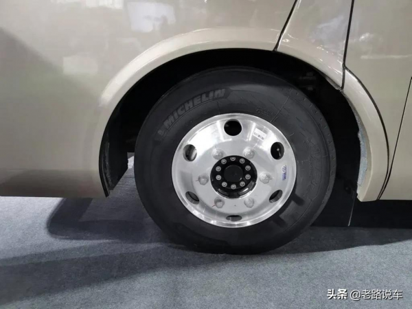 中巴車也可以很豪華——比亞迪C6純電動客車 中巴車也可以很豪華——比亞迪C6純電動客車