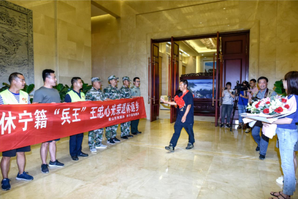 最牛的兵!初中文化卻被稱為“全能兵王”,服役34年兩次被召回 最牛的兵!初中文化卻被稱為“全能兵王”,服役34年兩次被召回