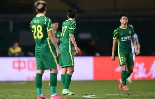 洛國富想為國足踢球，北京國安比利奇日子不好過，青島隊好事成雙