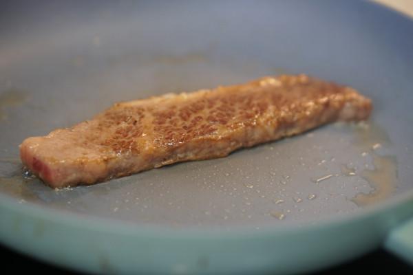 減肥也不是隻能吃菜，試試這個牛排色拉，搭配均衡還飽腹