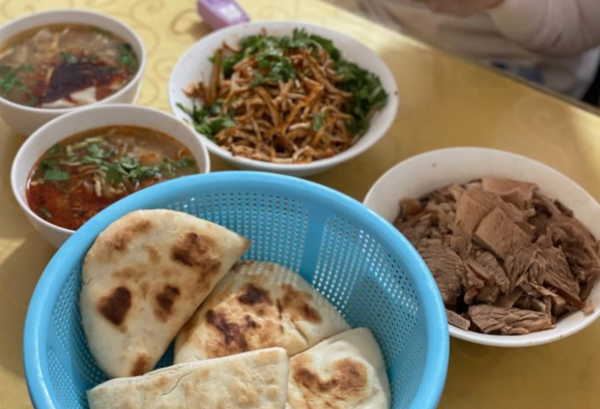 陝西縣城裡的小飯店，60年只賣4道菜，排隊半小時才能吃到