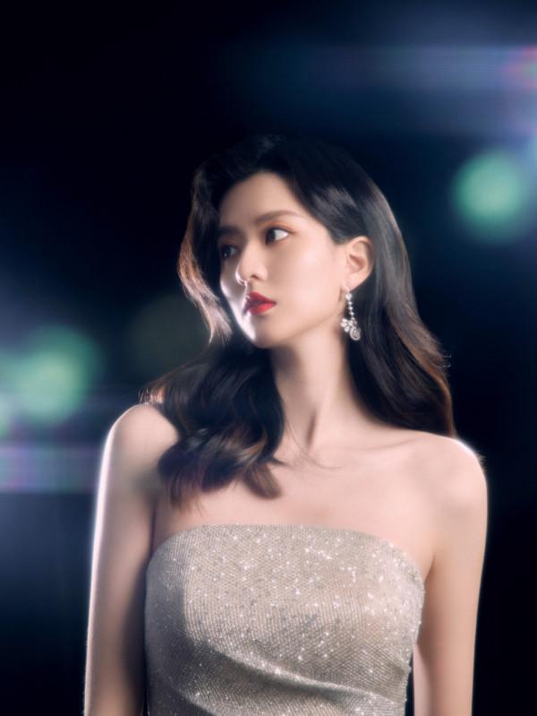 喬欣穿抹胸亮片裙秀完美身材 港風妝容好絕