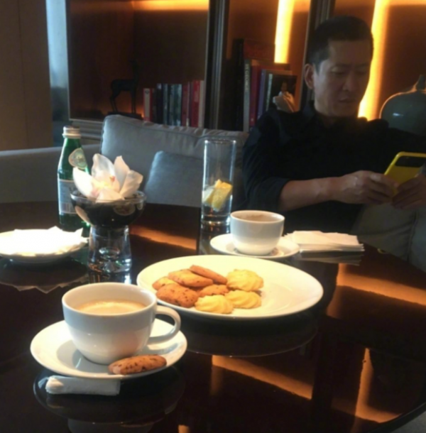 網友發文疑控訴周杰，因不吃避孕藥被其拋棄，為何卻被罵自找的？