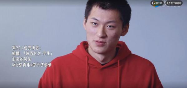 在我小的時候家裡總會出現一些奇怪的叔叔，父親從不讓我過問