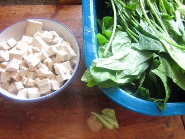 海鮮配維C變砒霜？被多次闢謠的“食物相剋”咋還有人信