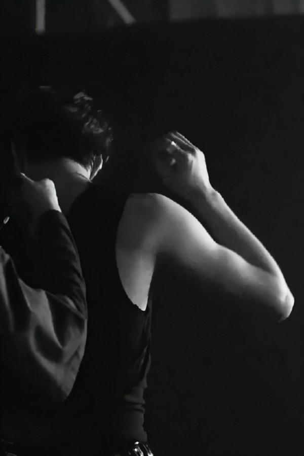 天哪！劉耀文的肌肉線條也太明顯了吧，他才16歲啊