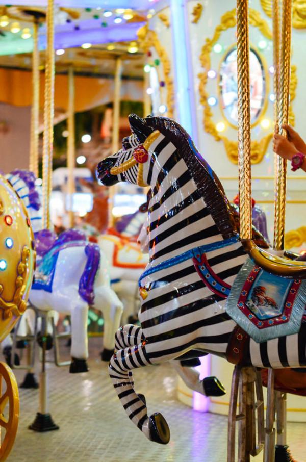 泰國曼谷摩天輪夜市，夜晚流光溢彩，泰國旅遊百分百不會錯過