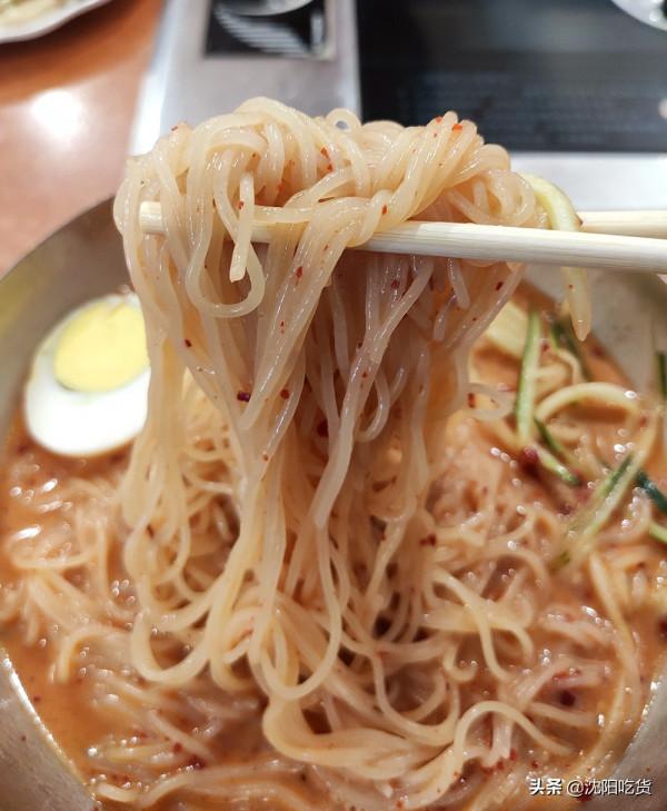 肉醬冷麵，還是酸甜口的，我想吃的就是這碗解暑神器