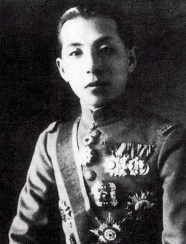 志願軍參謀長僅授少將，彭老總得知怒拍桌道：他是少將 我最多中將